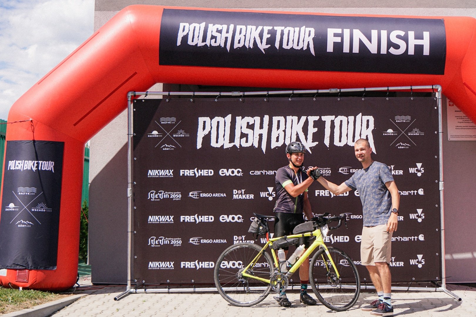 Mateusz na mecie wyścigu Wschód 1000 Polish Bike Tour, fot: Jacek Ciężki